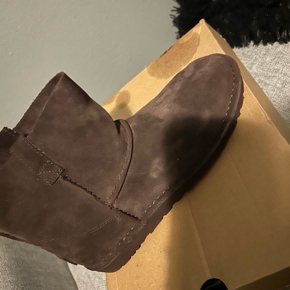 Brown UGG boots classic mini - Picture 4 of 9